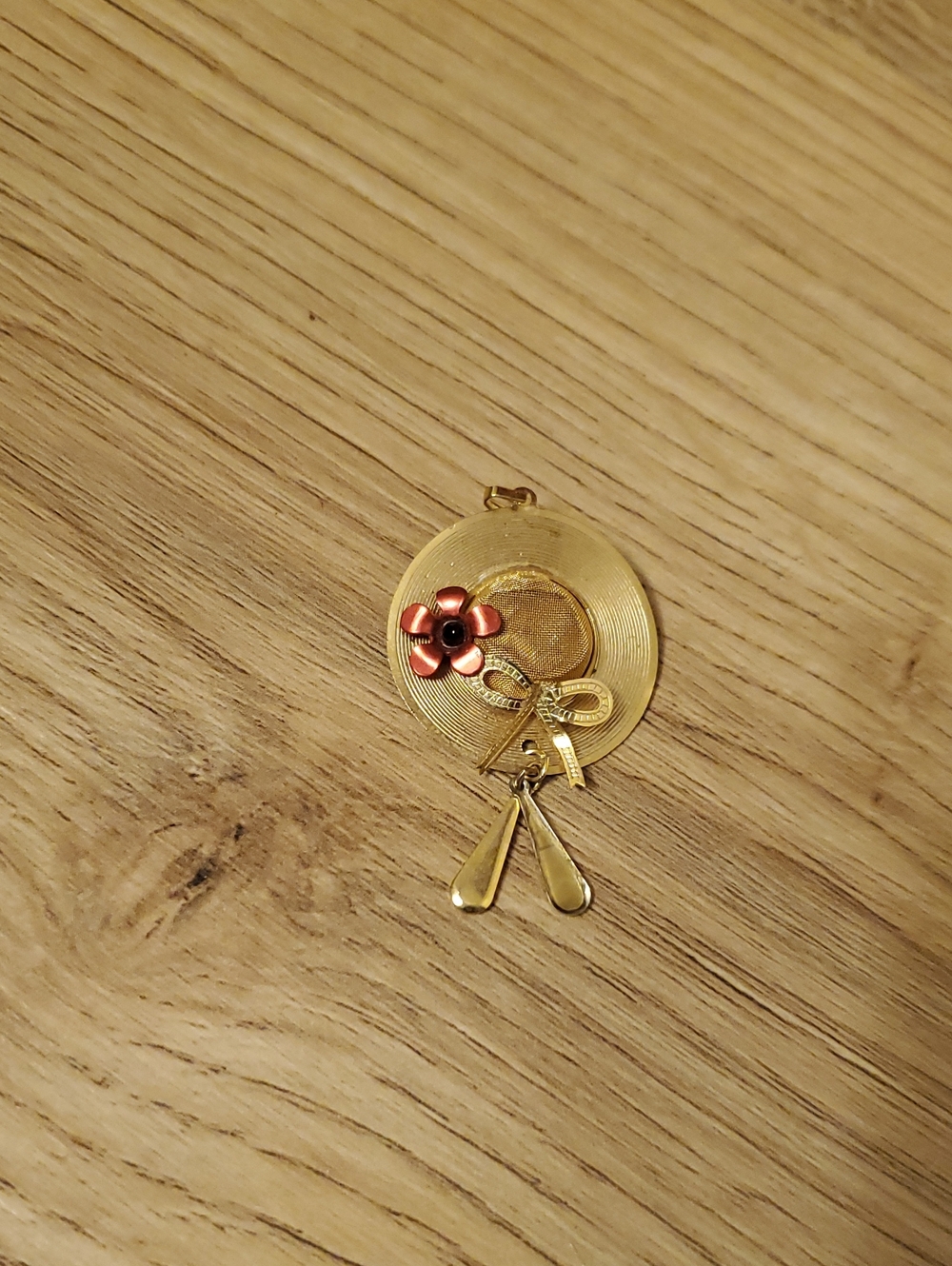 Vintage Gold Mesh Sun Hat Brooch Pendant with Red Flower